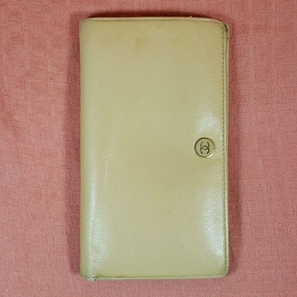 Authentic Chanel CC Logo Bifold Wallet - Picture 1 of 11